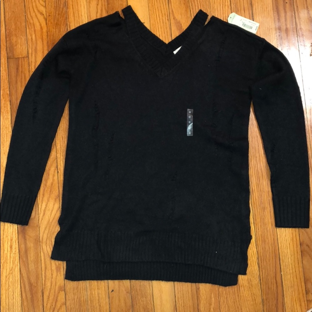 BLACK SWEATER